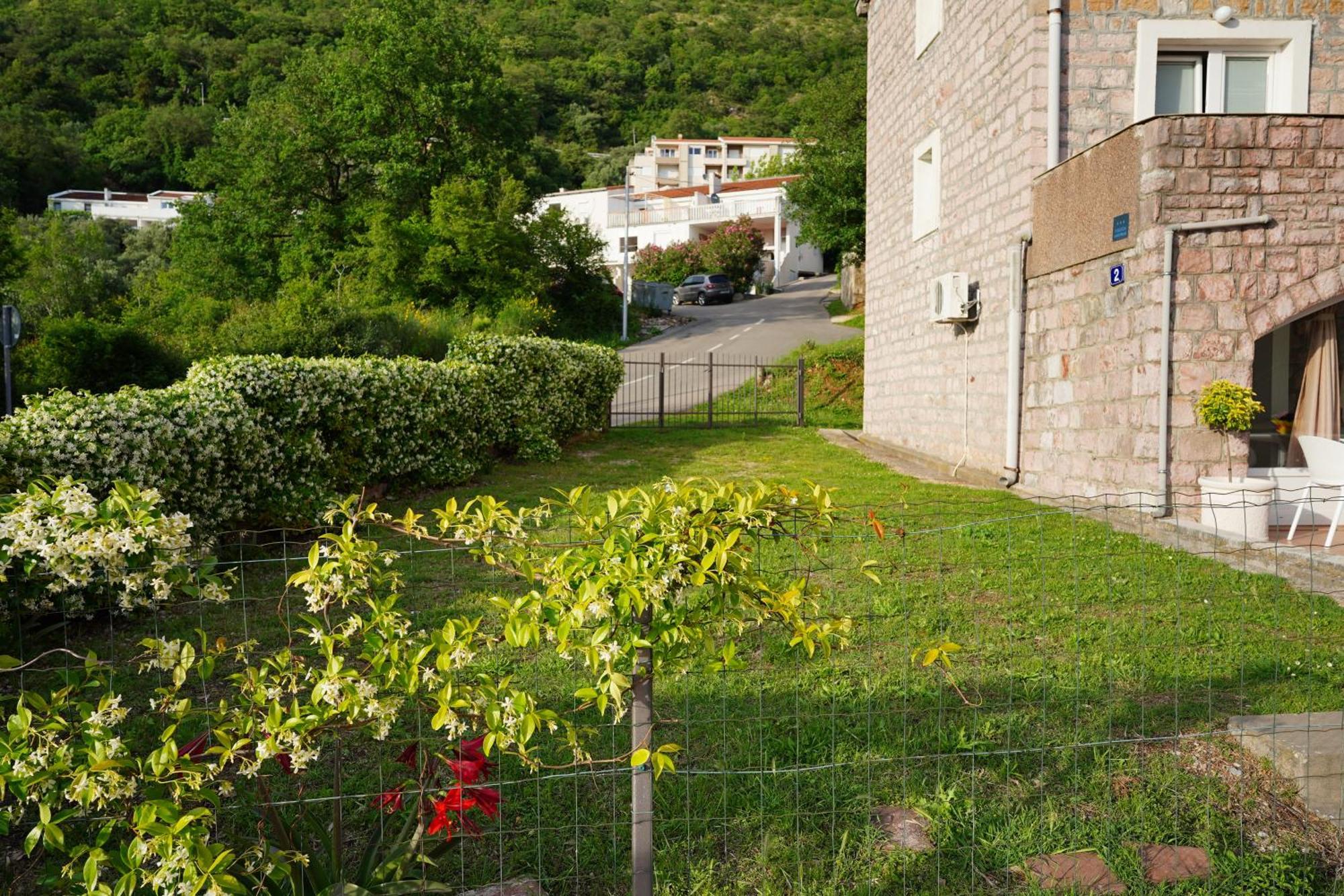 Apartments Pavlovic Petrovac Exterior photo